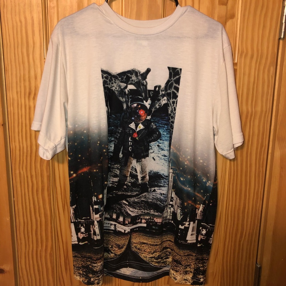 (Limited Edition) astronaut and city skyline shirt